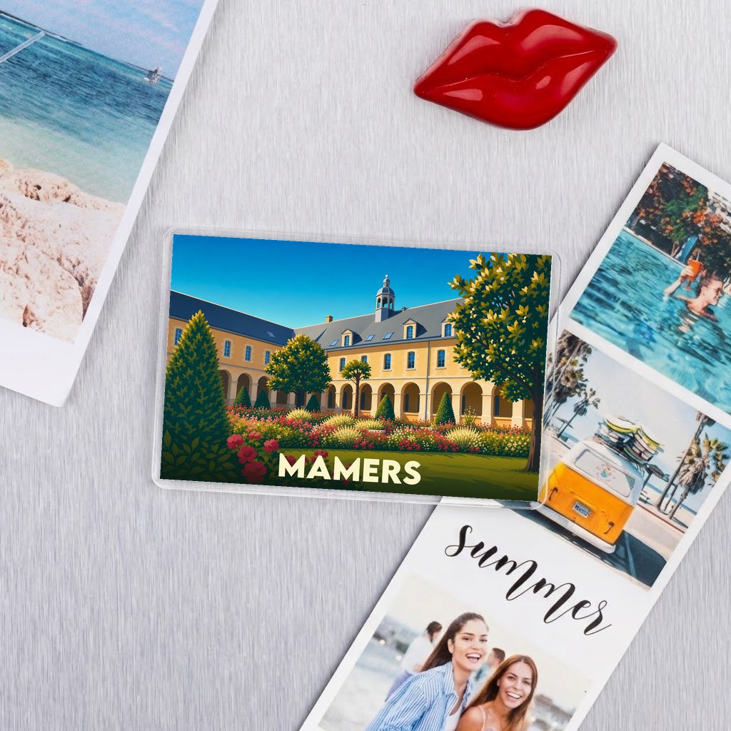 Magnet souvenir de la ville de Mamers avec une illustration stylisée d'un bâtiment historique et de son jardin.
