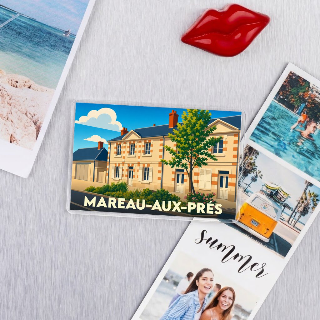 Magnet souvenir de la ville de Mareau-aux-Prés avec une illustration stylisée d'une maison traditionnelle.