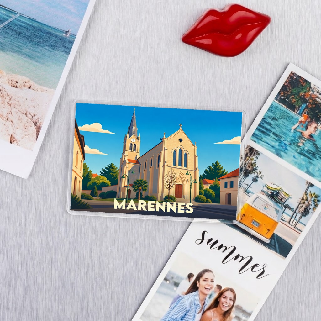 Magnet souvenir de la ville de Marennes avec une illustration stylisée de son église.