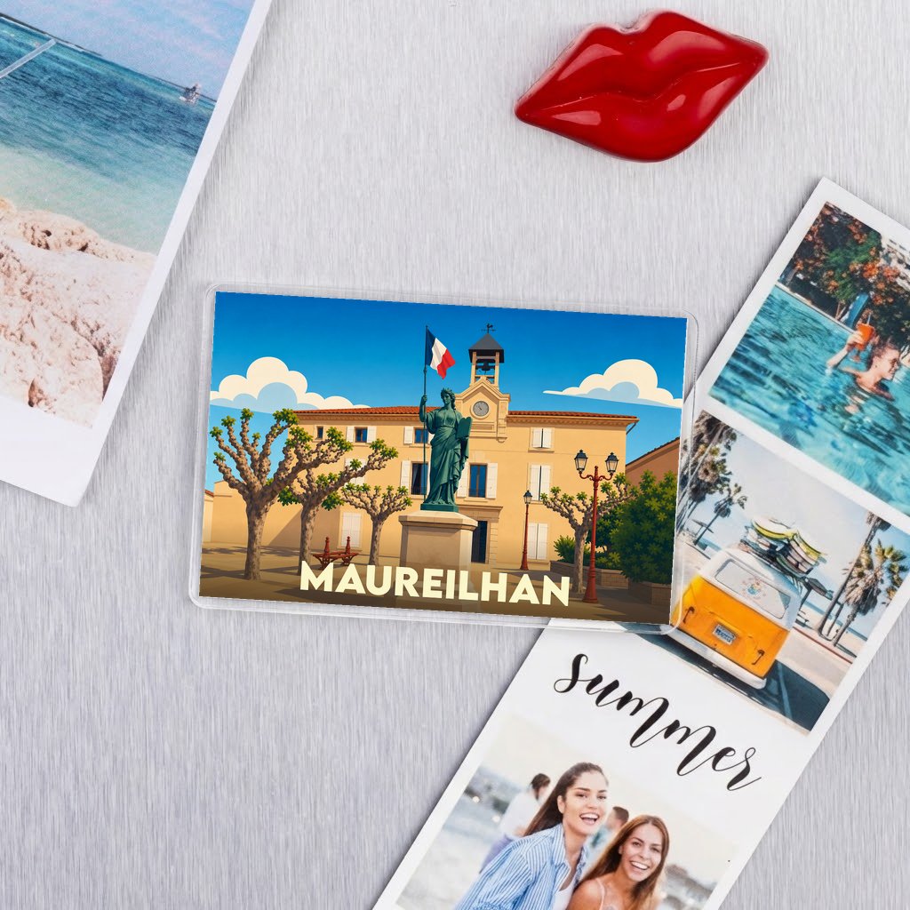 Magnet souvenir de la ville de Maureilhan avec une illustration stylisée de sa place principale.