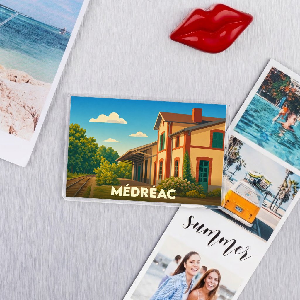 Magnet rectangulaire souvenir de la ville de Médréac avec une illustration stylisée de son ancienne gare.