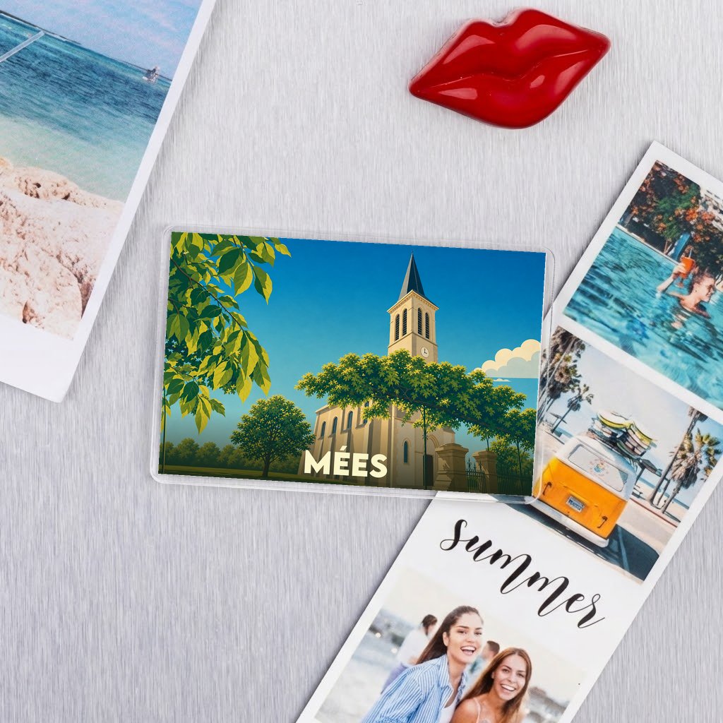 Magnet souvenir de la ville de Mées avec une illustration stylisée de son église.