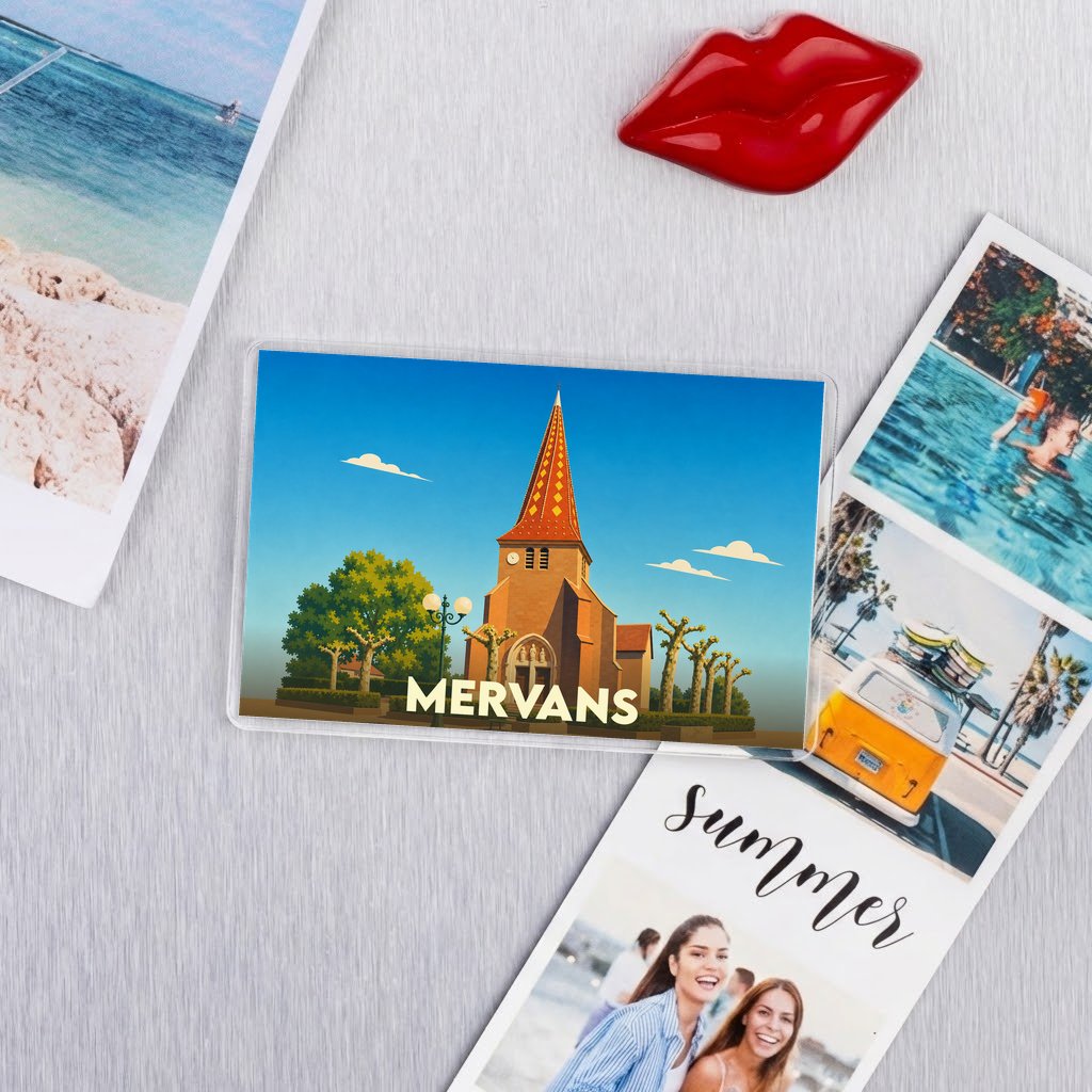 Magnet souvenir de la ville de Mervans avec une illustration stylisée de son église.