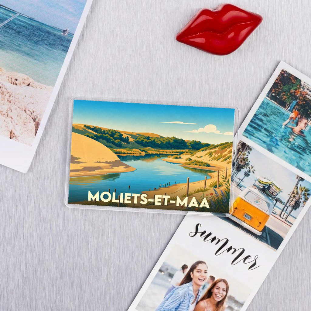 Magnet souvenir de la ville de Moliets-et-Maa avec une illustration stylisée du courant d'Huchet.
