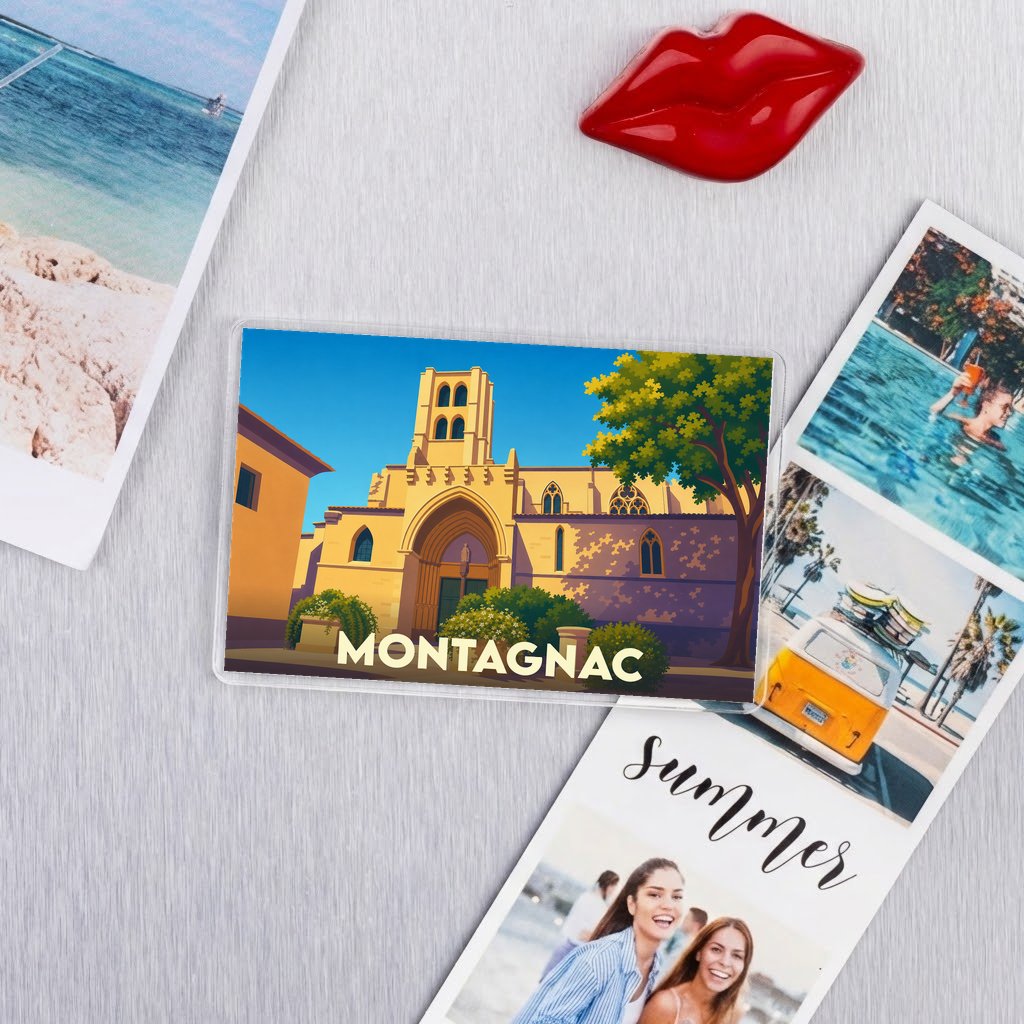 Magnet souvenir de la ville de Montagnac avec une illustration stylisée de son église.