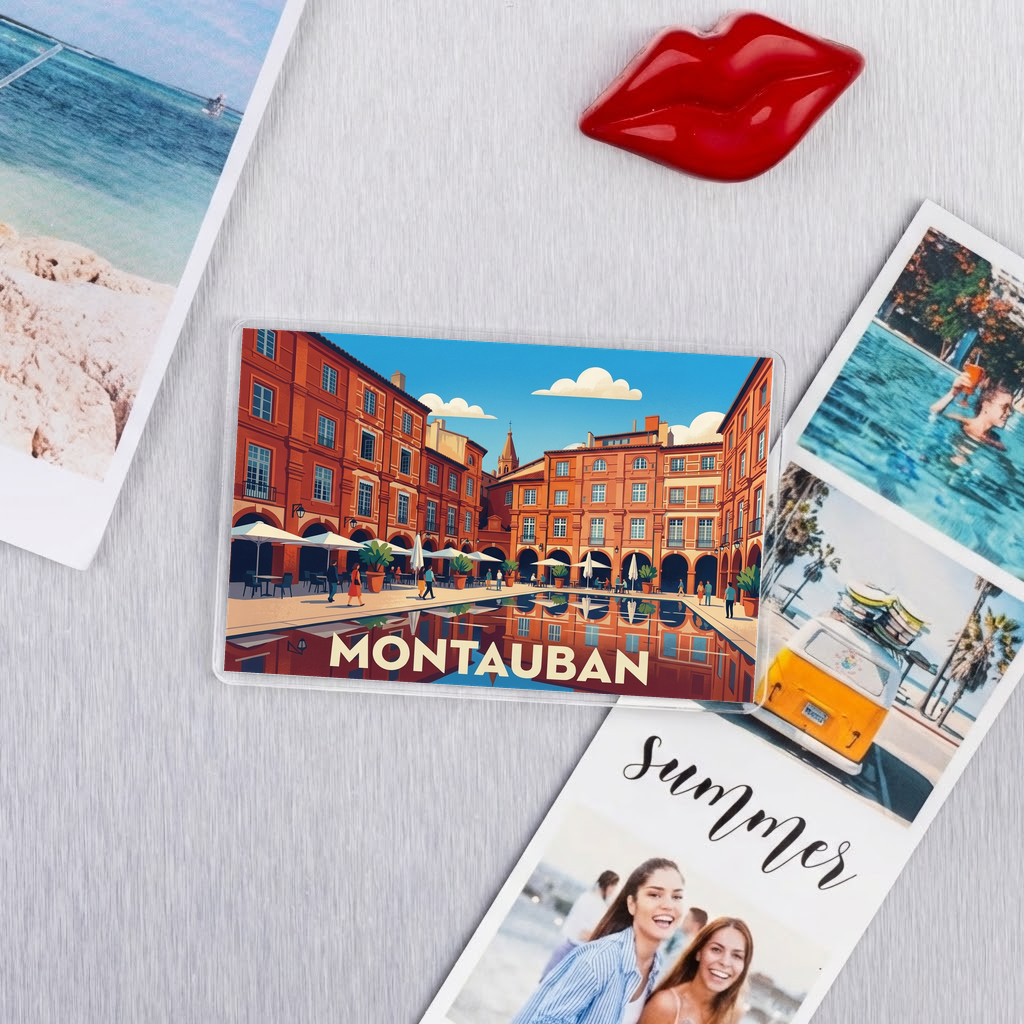 Magnet souvenir de la ville de Montauban avec une illustration stylisée de sa place historique.