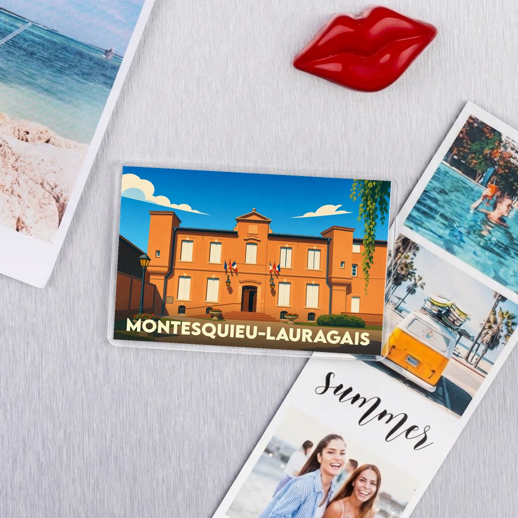 Magnet souvenir de la ville de Montesquieu-Lauragais avec une illustration stylisée de sa mairie.