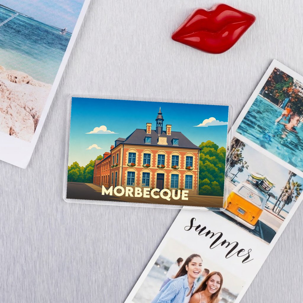 Magnet souvenir de la ville de Morbecque avec une illustration stylisée de son hôtel de ville.