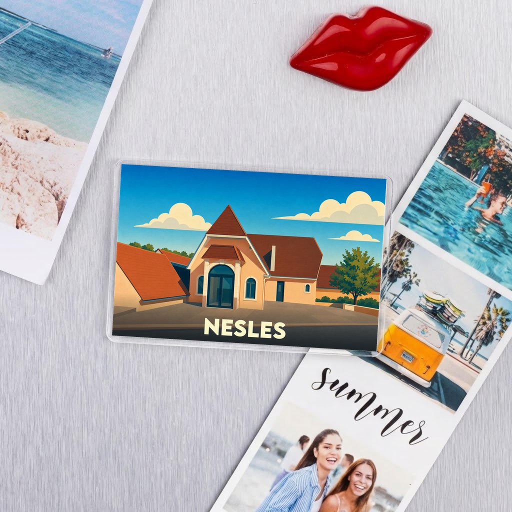Magnet souvenir de la ville de Nesles avec une illustration stylisée.