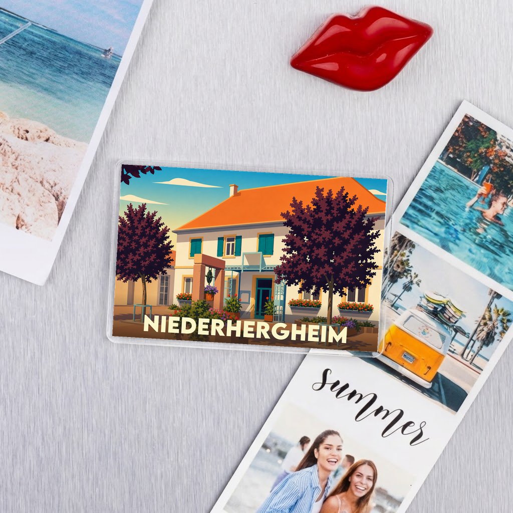 Magnet souvenir de la ville de Niederhergheim avec une illustration stylisée d'une maison traditionnelle alsacienne.