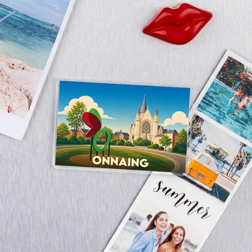 Magnet souvenir de la ville de Onnaing avec une illustration colorée de l'église et d'une sculpture locale.