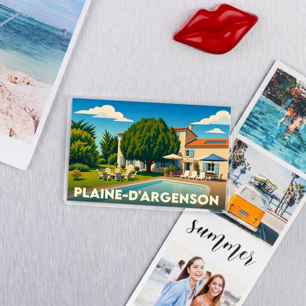 Magnet souvenir de la ville de Plaine-d'Argenson avec une illustration stylisée d'une villa et sa piscine.