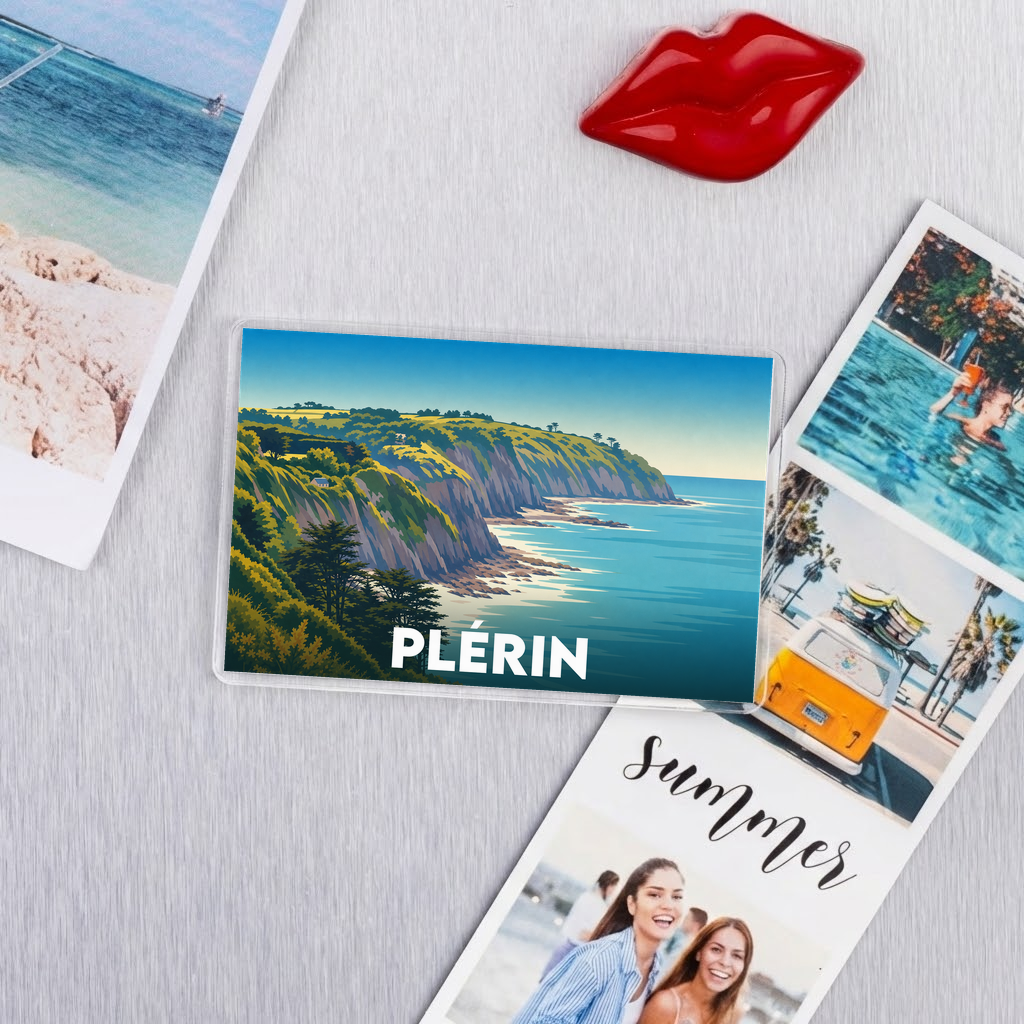 Magnet souvenir de la ville de Plérin avec une illustration stylisée de son paysage côtier.