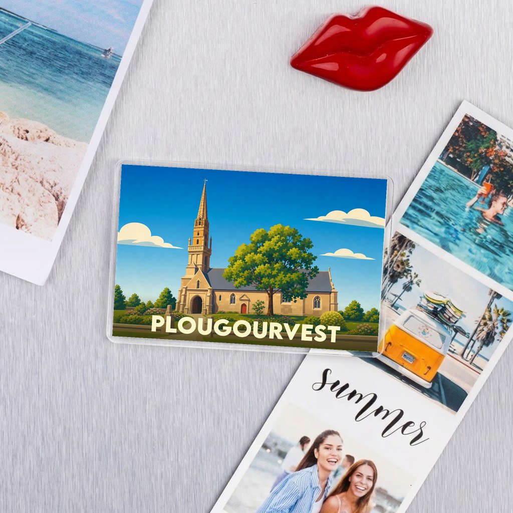 Magnet souvenir de la ville de Plougourvest avec une illustration stylisée de son église.