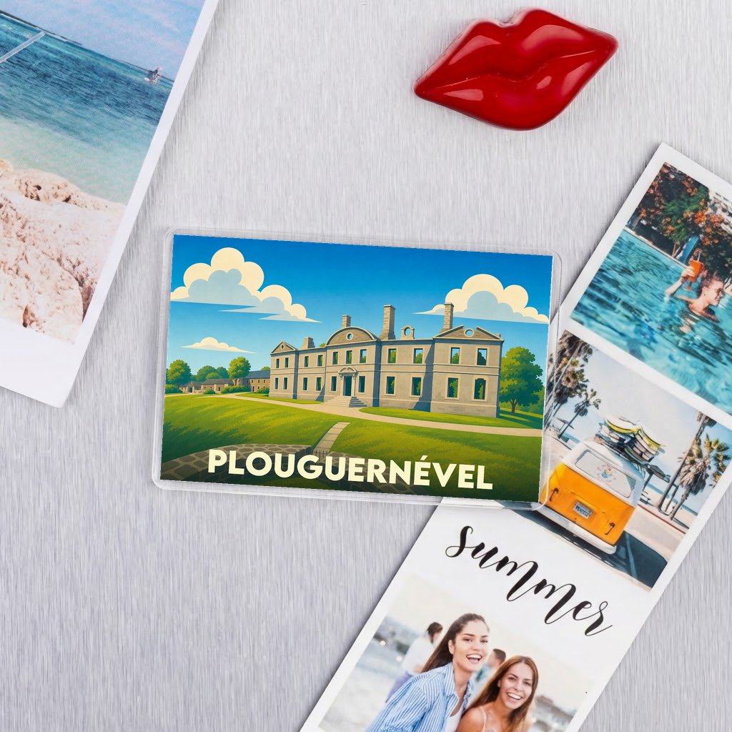 Magnet souvenir de la ville de Plouguernével avec une illustration stylisée d'un manoir.