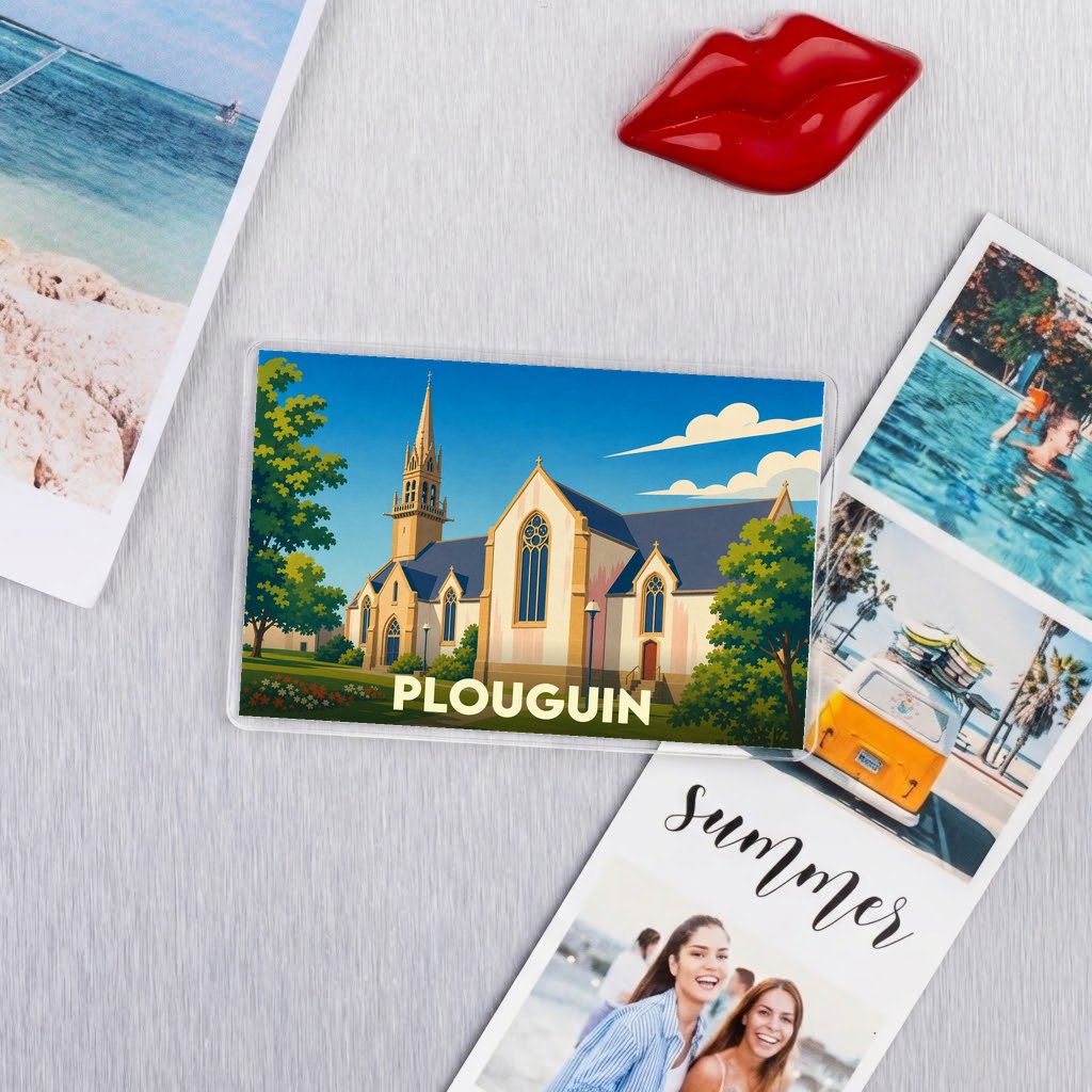 Magnet souvenir de la ville de Plouguin avec une illustration stylisée de son église.