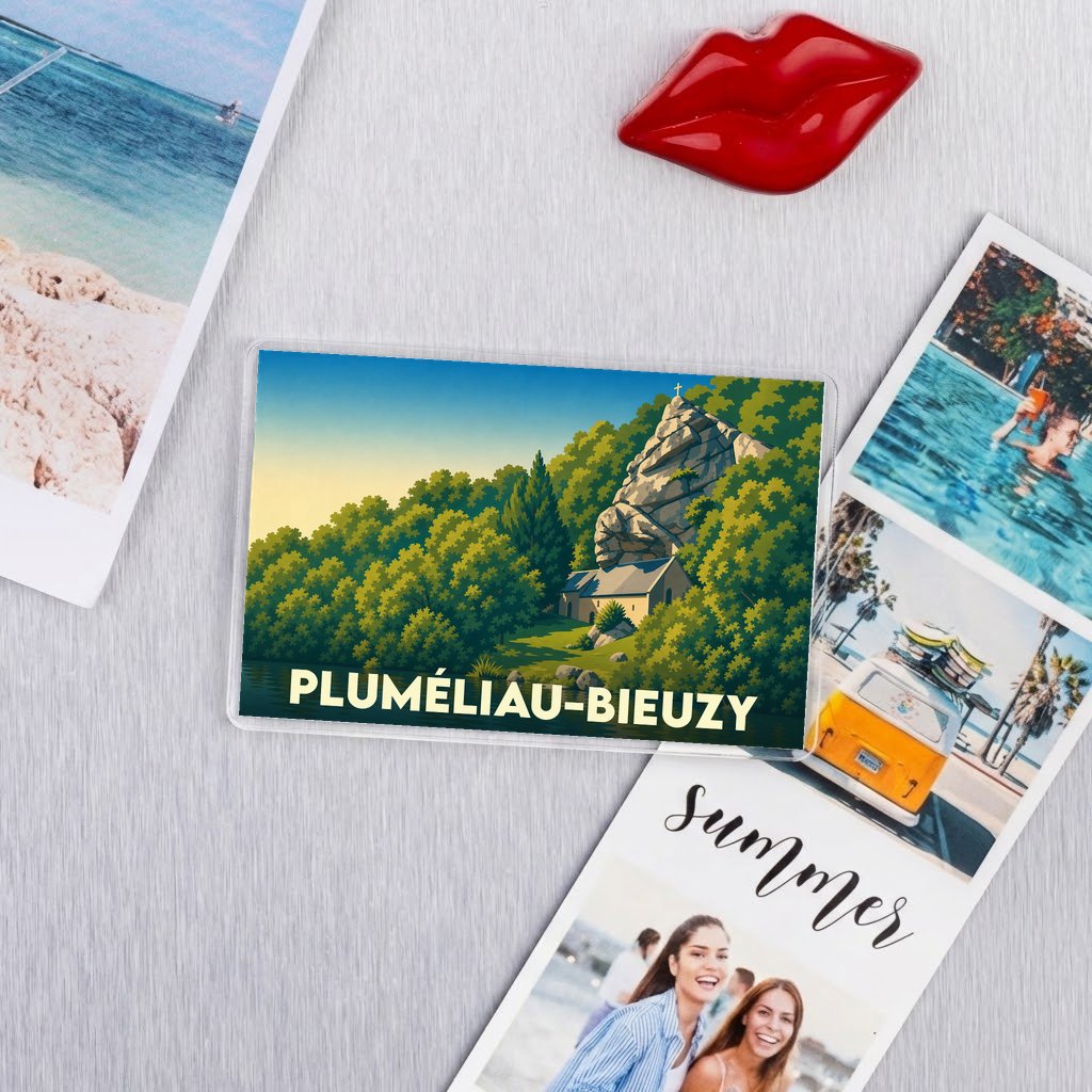Magnet souvenir de la commune de Pluméliau-Bieuzy avec une illustration stylisée de la chapelle Saint-Gildas.