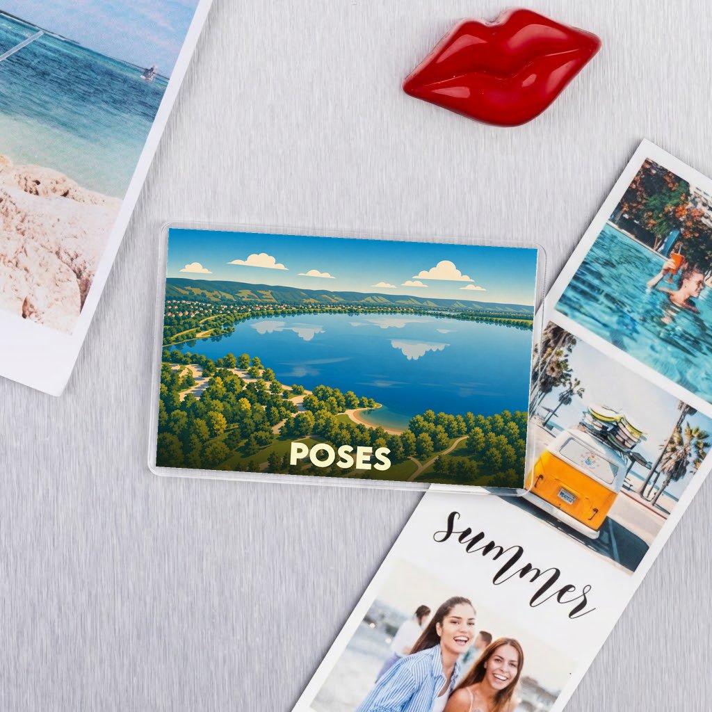 Magnet souvenir de la ville de Poses avec une illustration stylisée d'un lac entouré de forêts.