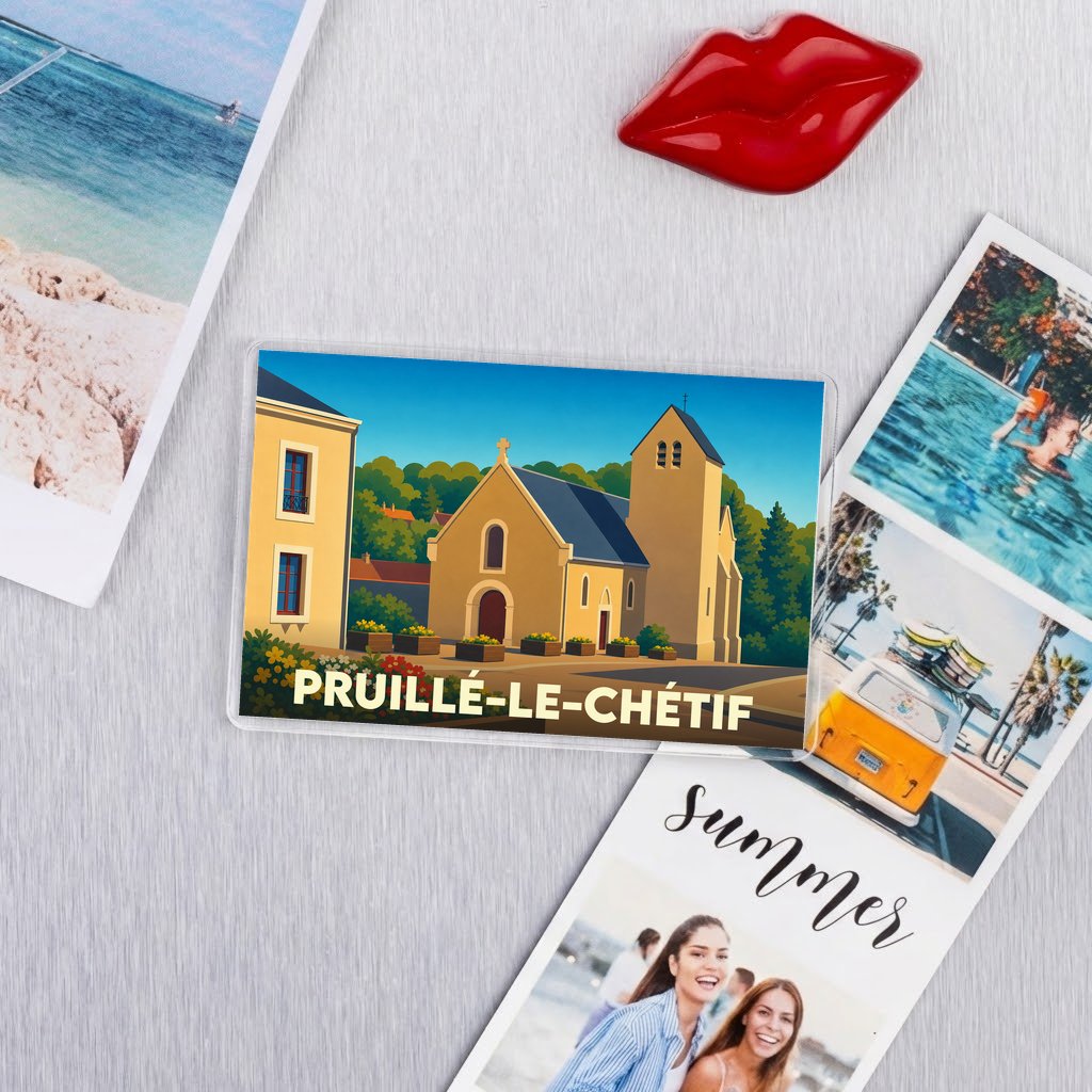Magnet souvenir de la ville de Pruillé-le-Chétif avec une illustration stylisée de son église.