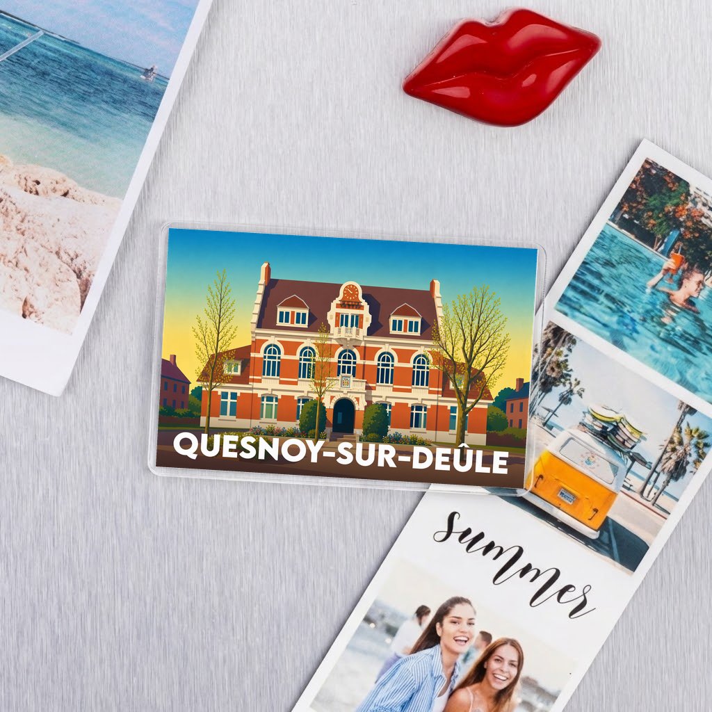 Magnet souvenir de la ville de Quesnoy-sur-Deûle avec une illustration stylisée de son hôtel de ville.