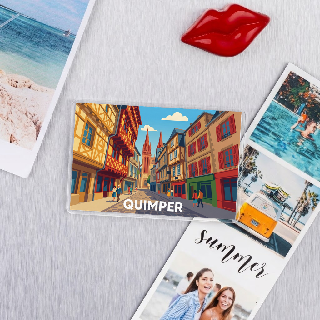 Magnet souvenir de la ville de Quimper avec une illustration stylisée de ses maisons à colombages.