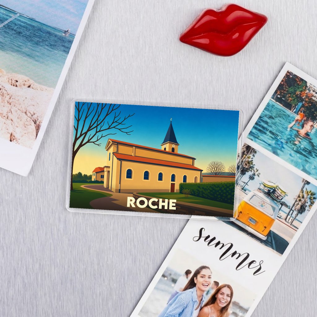 Magnet souvenir de la ville de Roche avec une illustration stylisée de son église.