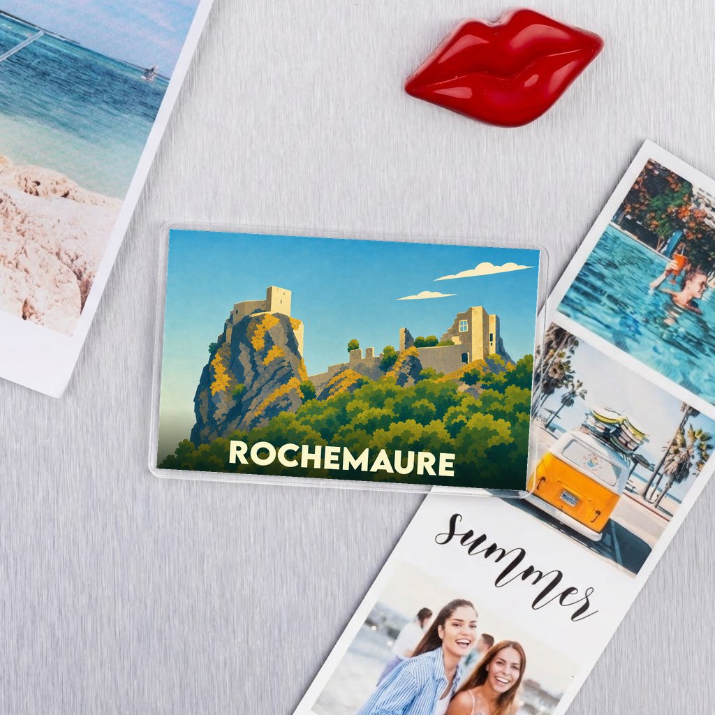 Magnet souvenir de la ville de Rochemaure avec une illustration stylisée de son château.