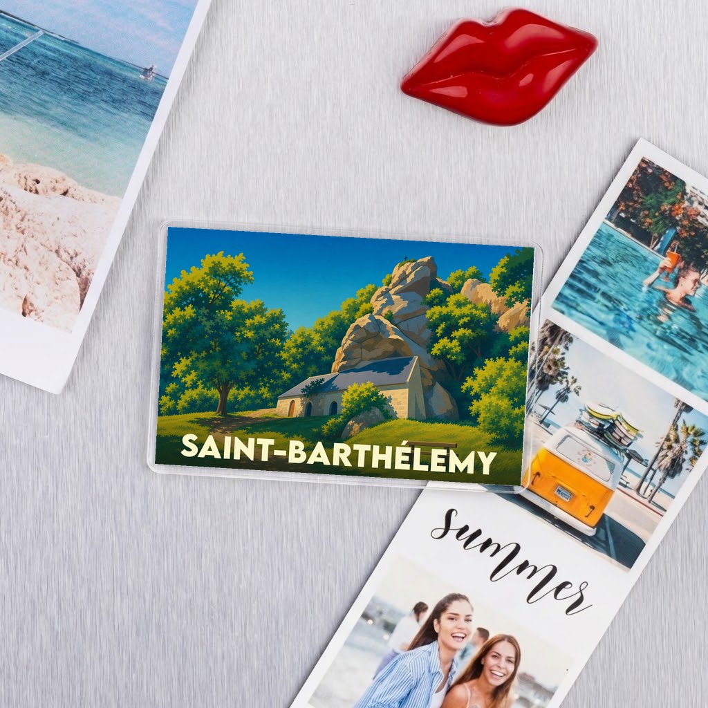 Magnet souvenir de la ville de Saint-Barthélemy avec une illustration stylisée d'un paysage côtier.