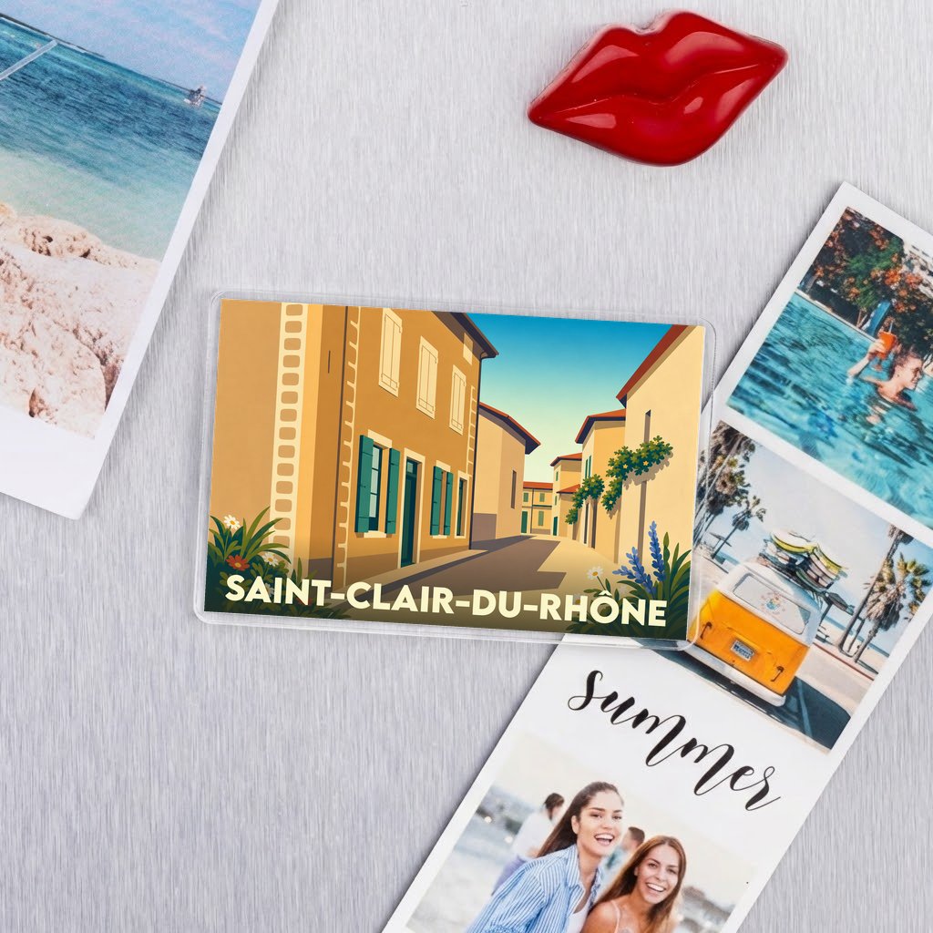 Magnet souvenir de la ville de Saint-Clair-du-Rhône avec une illustration stylisée de ses rues colorées.