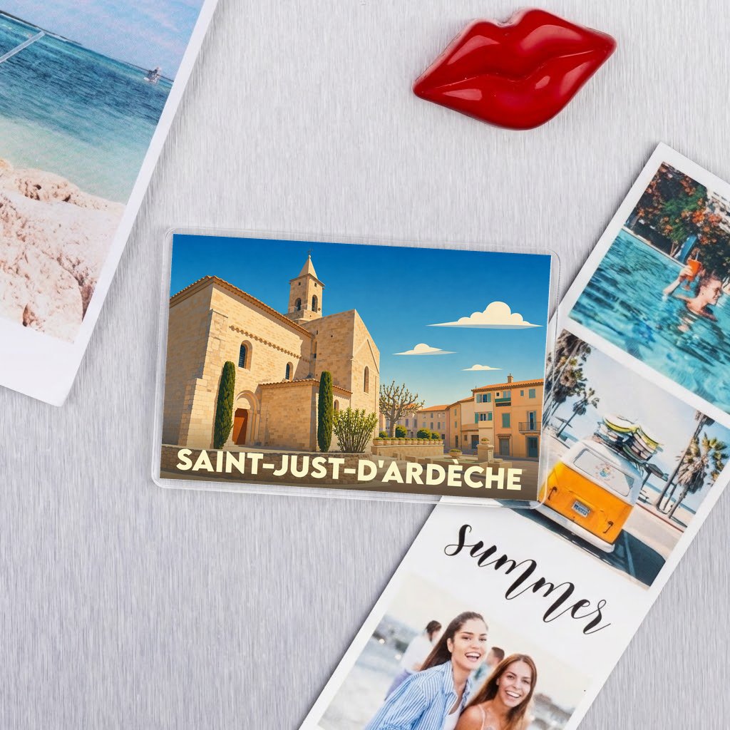 Magnet souvenir de la ville de Saint-Just-d'Ardèche avec une illustration stylisée de son église.