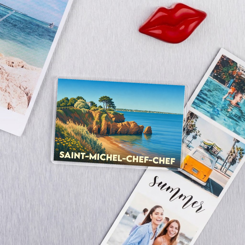 Magnet souvenir de la ville de Saint-Michel-Chef-Chef avec une illustration stylisée de son littoral escarpé.