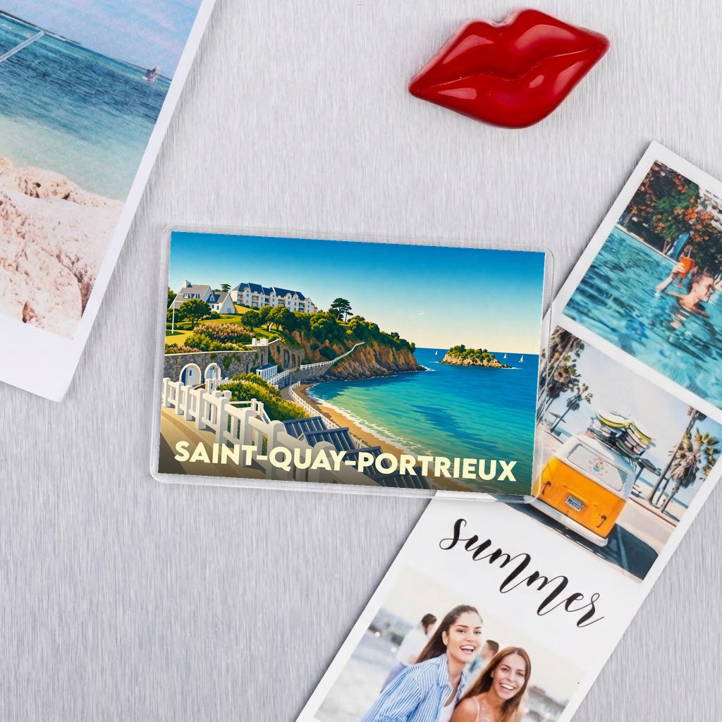 Magnet souvenir de la ville de Saint-Quay-Portrieux avec une illustration stylisée du littoral breton.