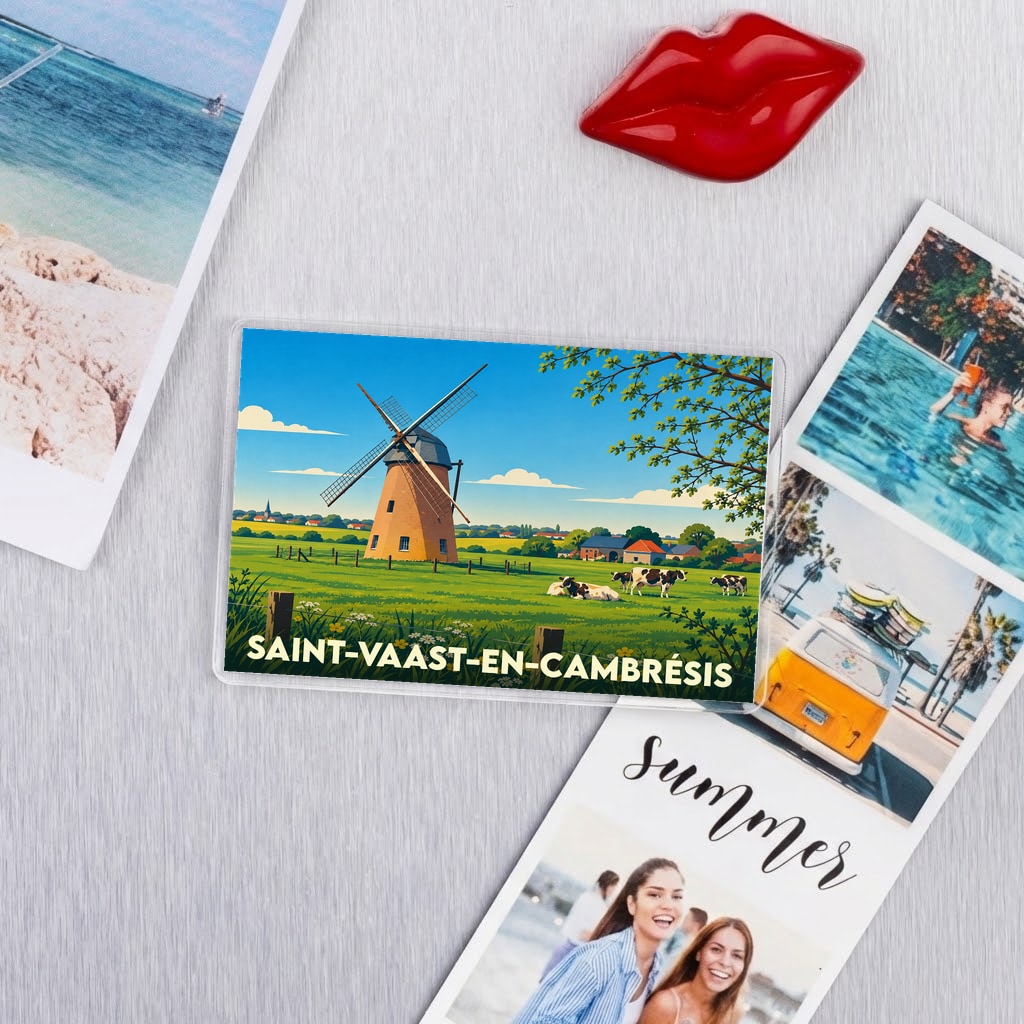 Magnet souvenir de la ville de Saint-Vaast-en-Cambrésis illustré d'un moulin à vent dans une campagne verdoyante.