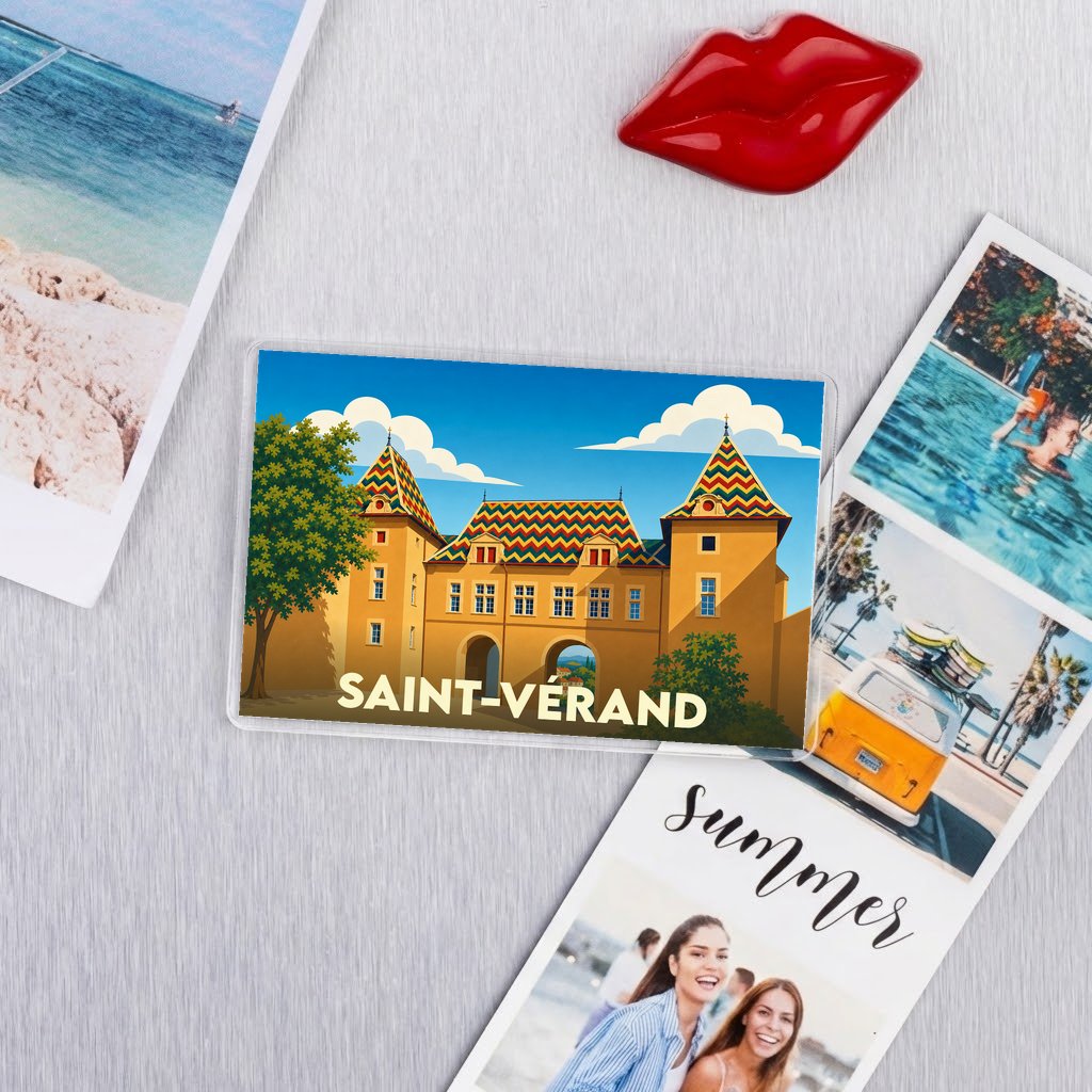 Magnet souvenir de la ville de Saint-Vérand avec une illustration stylisée de son château.