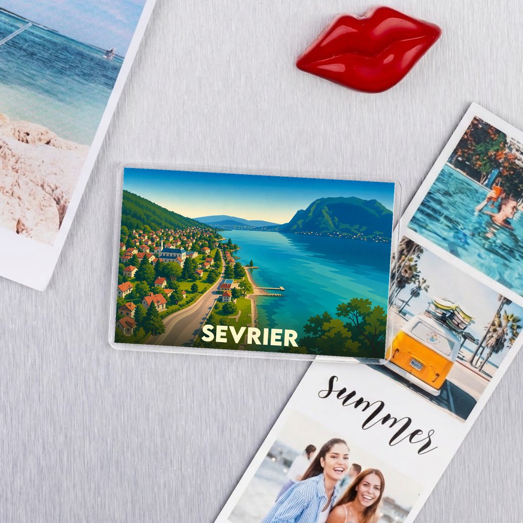 Magnet rectangulaire souvenir de la ville de Sevrier avec une illustration colorée du lac et des montagnes.