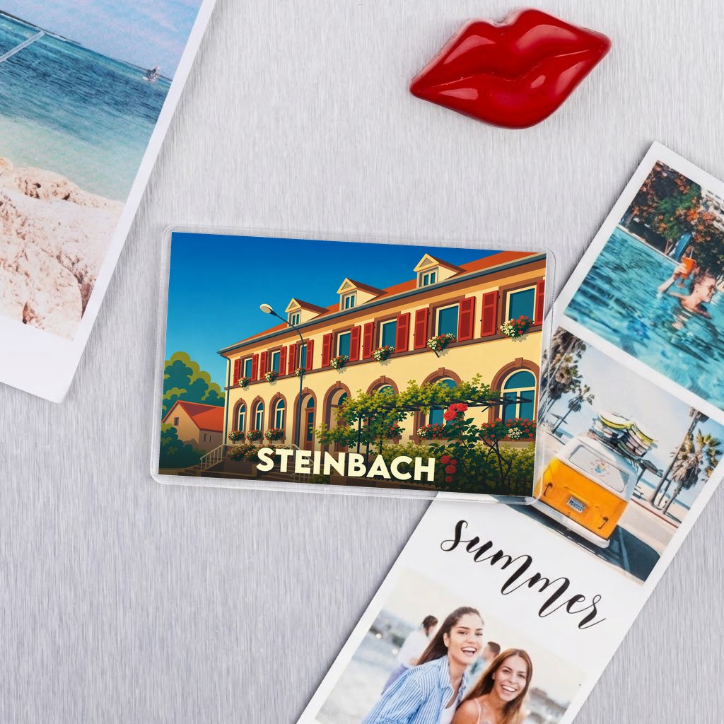 Magnet souvenir de la ville de Steinbach avec une illustration stylisée d'un bâtiment traditionnel.