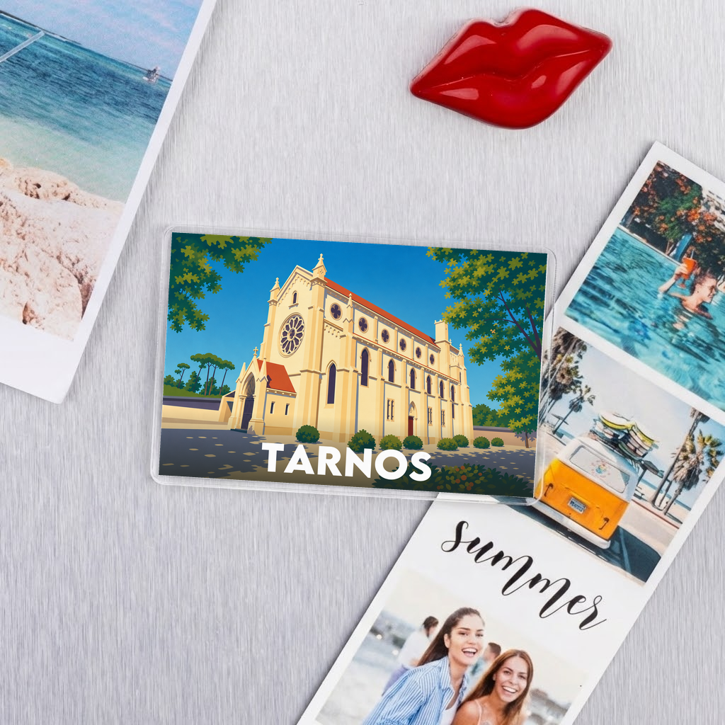 Magnet souvenir de la ville de Tarnos avec une illustration stylisée.