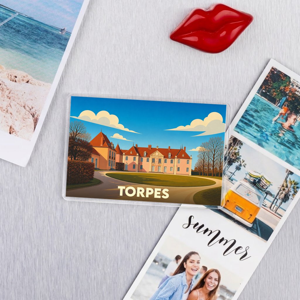 Magnet souvenir de la ville de Torpes avec une illustration stylisée.