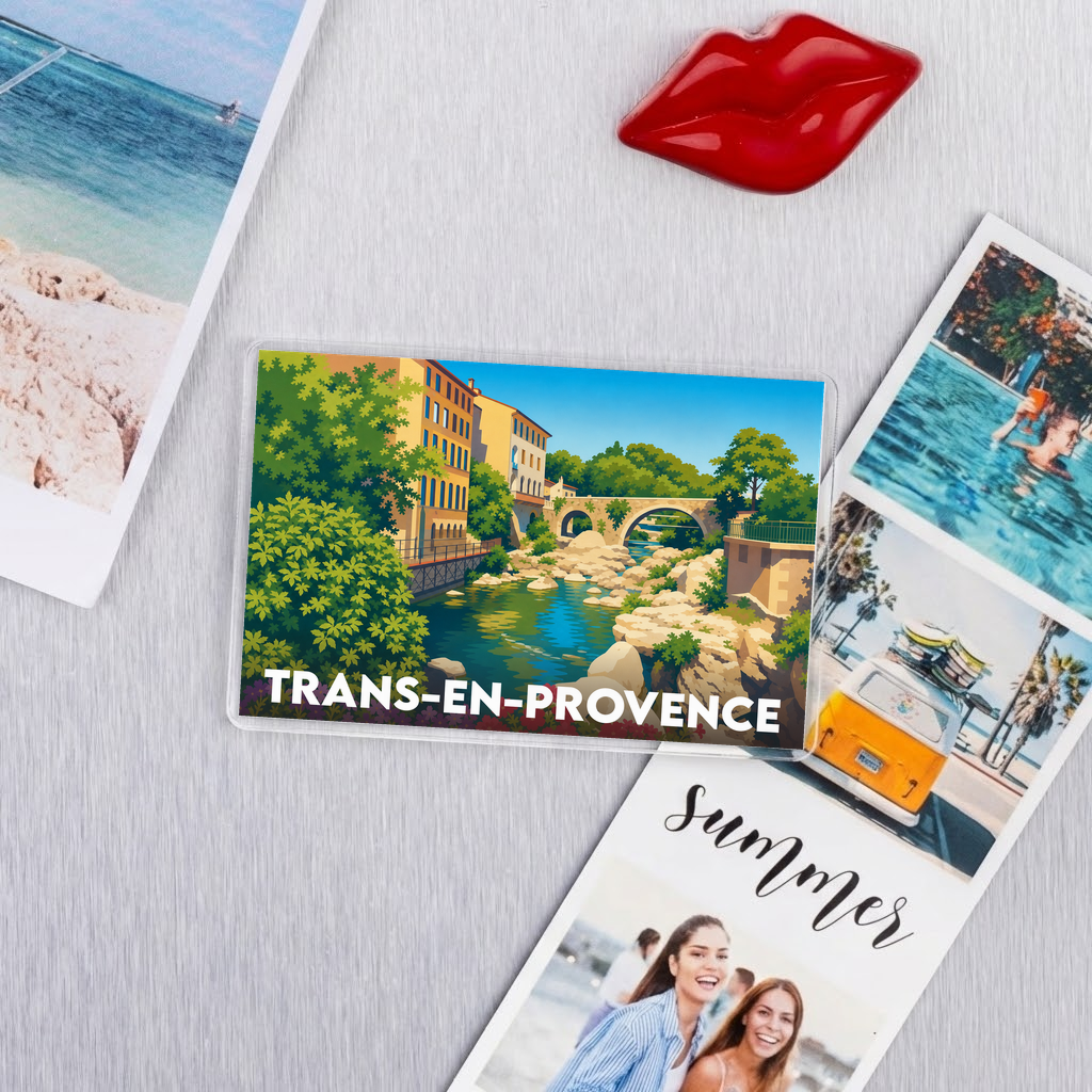 Magnet souvenir de la ville de Trans-en-Provence avec une illustration colorée et stylisée de son pont.