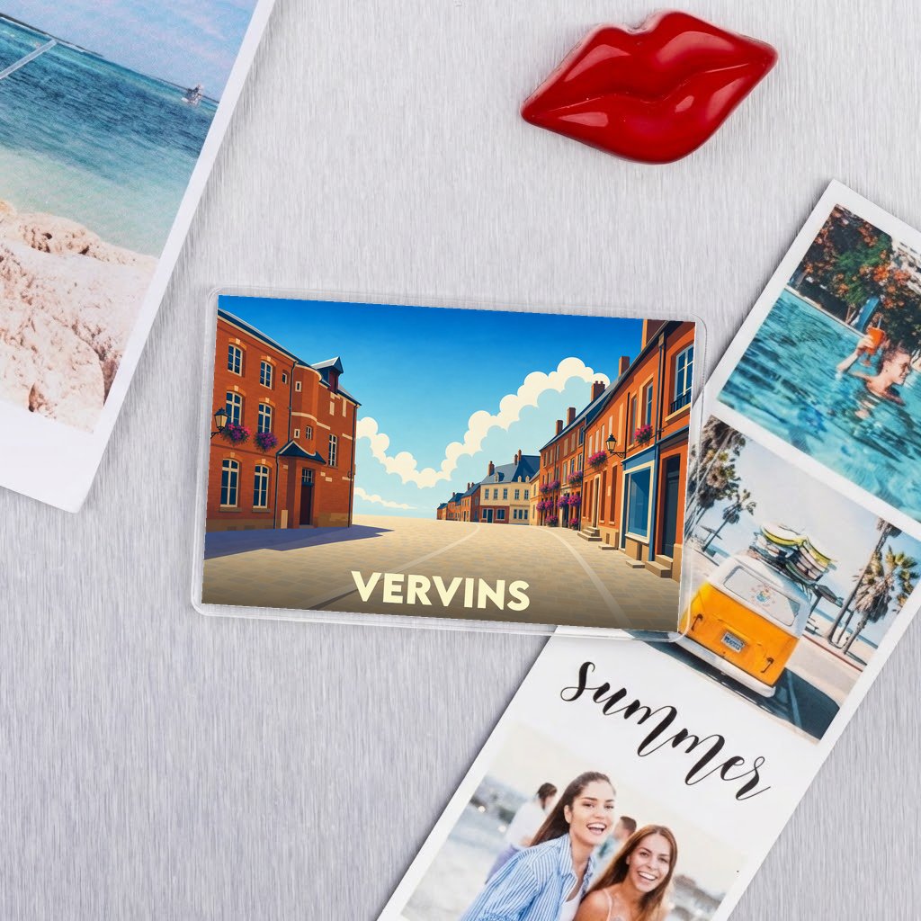 Magnet souvenir de la ville de Vervins avec une illustration stylisée d'une rue pittoresque.