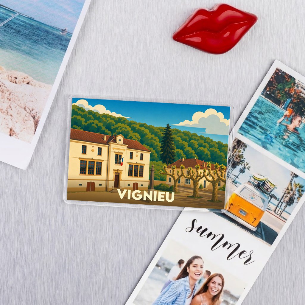 Magnet souvenir de la ville de Vignieu avec une illustration stylisée de son hôtel de ville.