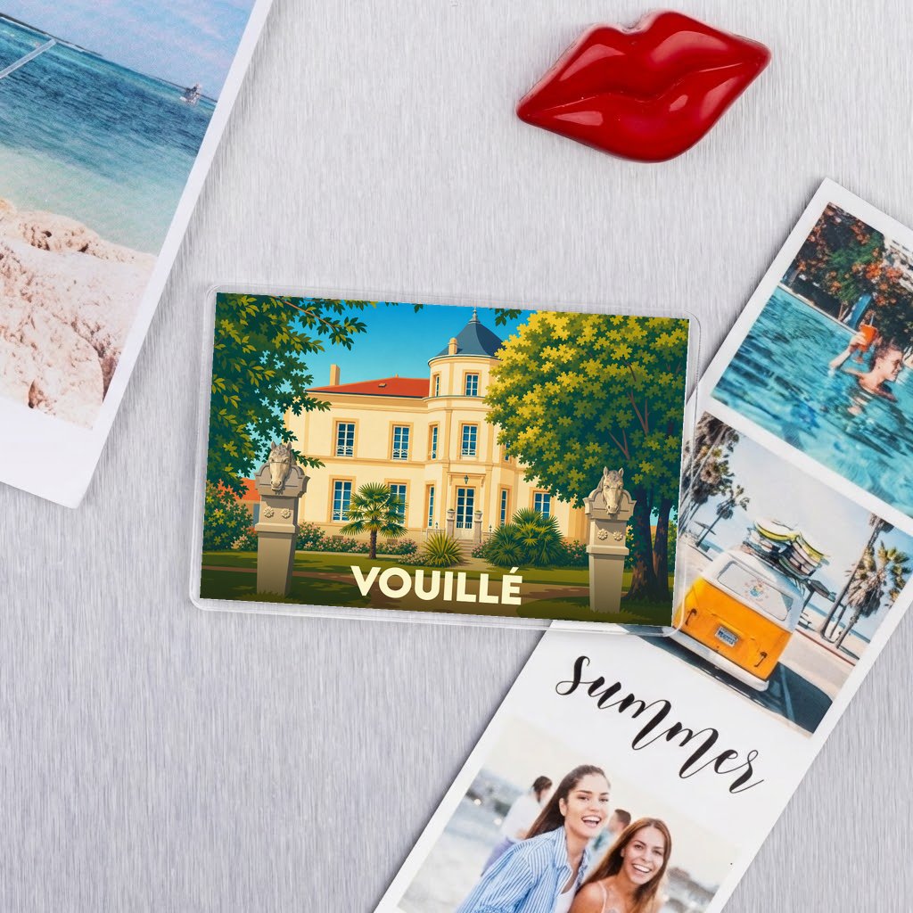 Magnet souvenir de la ville de Vouillé avec une illustration stylisée de son patrimoine.