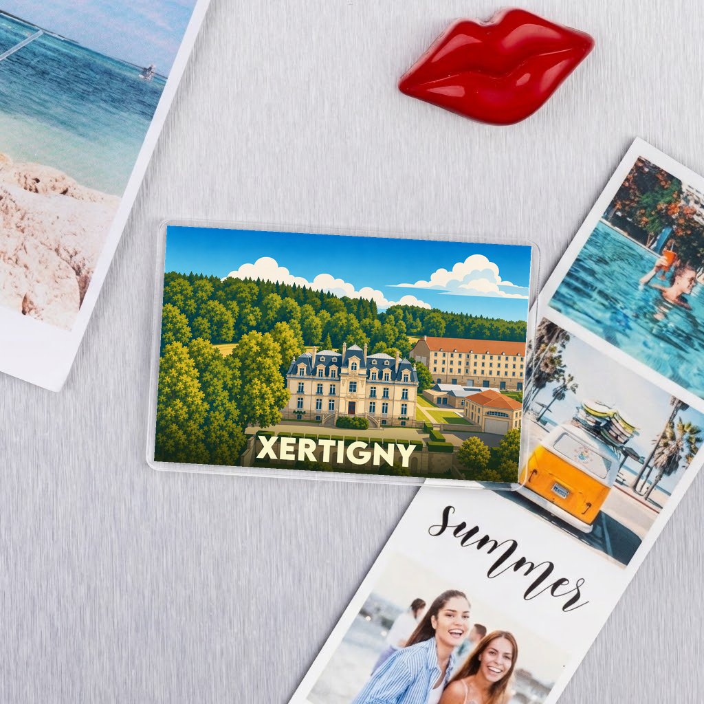 Magnet souvenir de la ville de Xertigny avec une illustration stylisée de son château et de sa forêt.