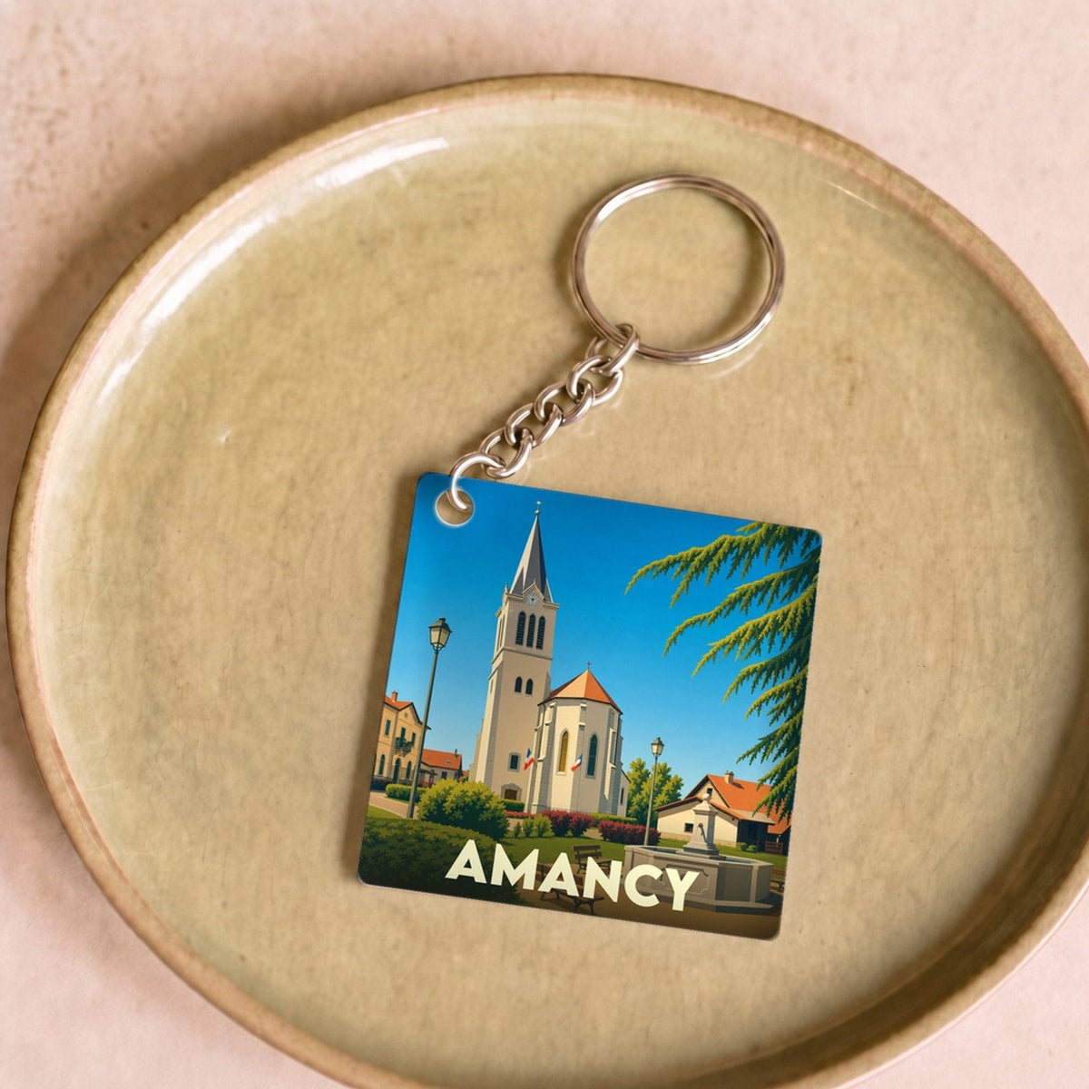 Porte-clés souvenir de la ville d'Amancy avec une illustration stylisée de son église.
