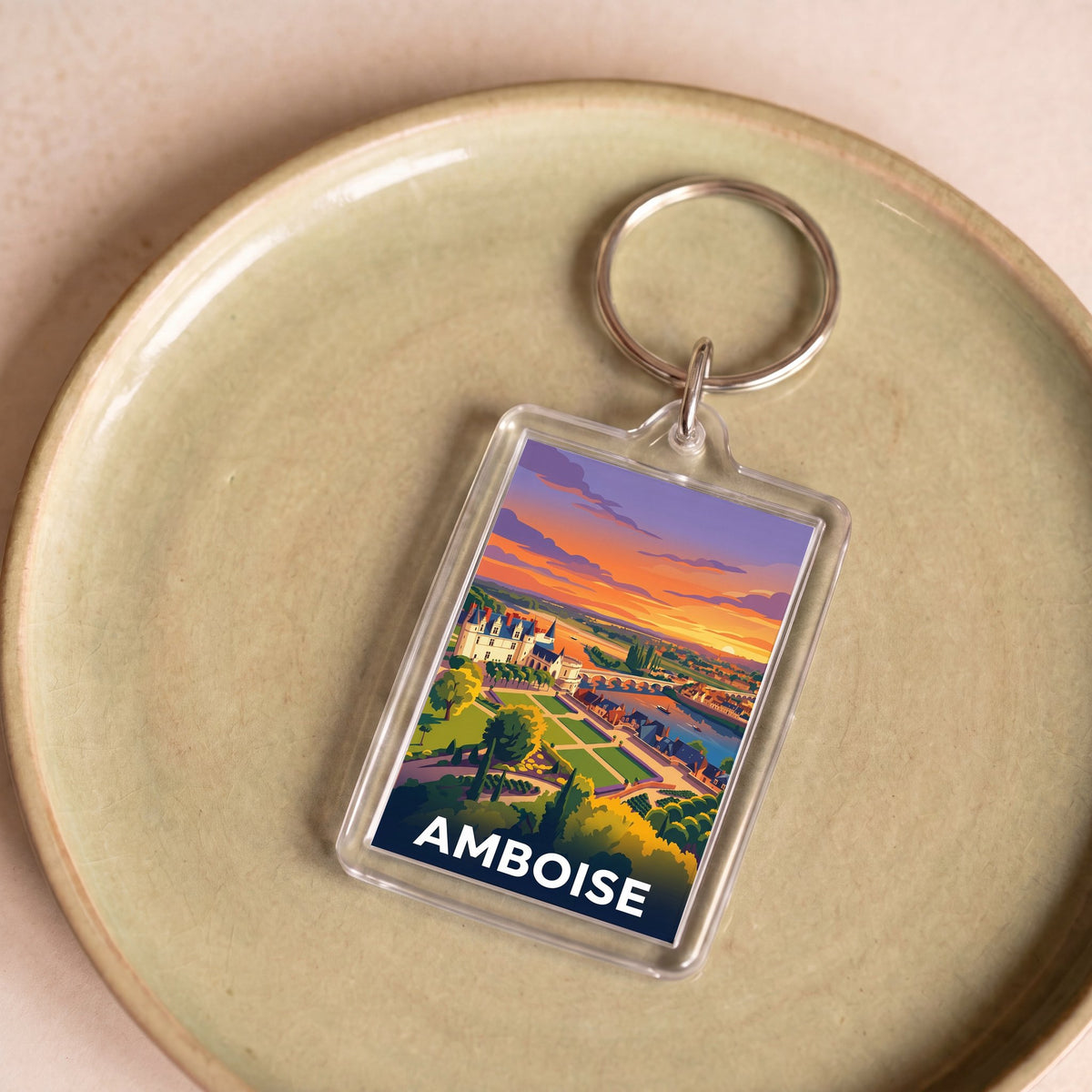 Porte-clés souvenir de la ville d'Amboise avec une illustration stylisée.
