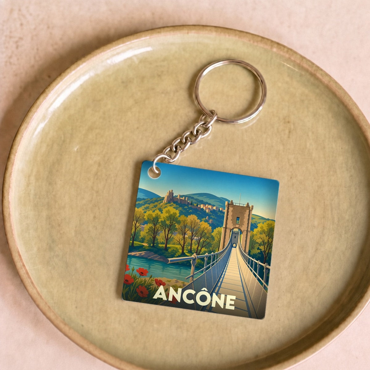 Porte-clés souvenir de la ville de Ancône avec une illustration stylisée de son pont suspendu.