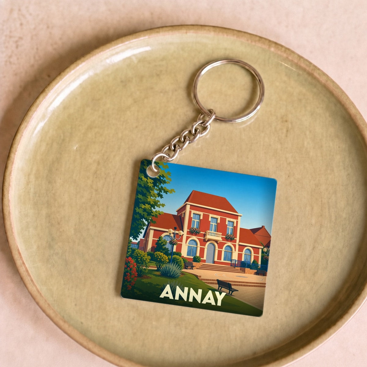 Porte-clés souvenir de la ville d'Annay avec une illustration stylisée de son hôtel de ville.