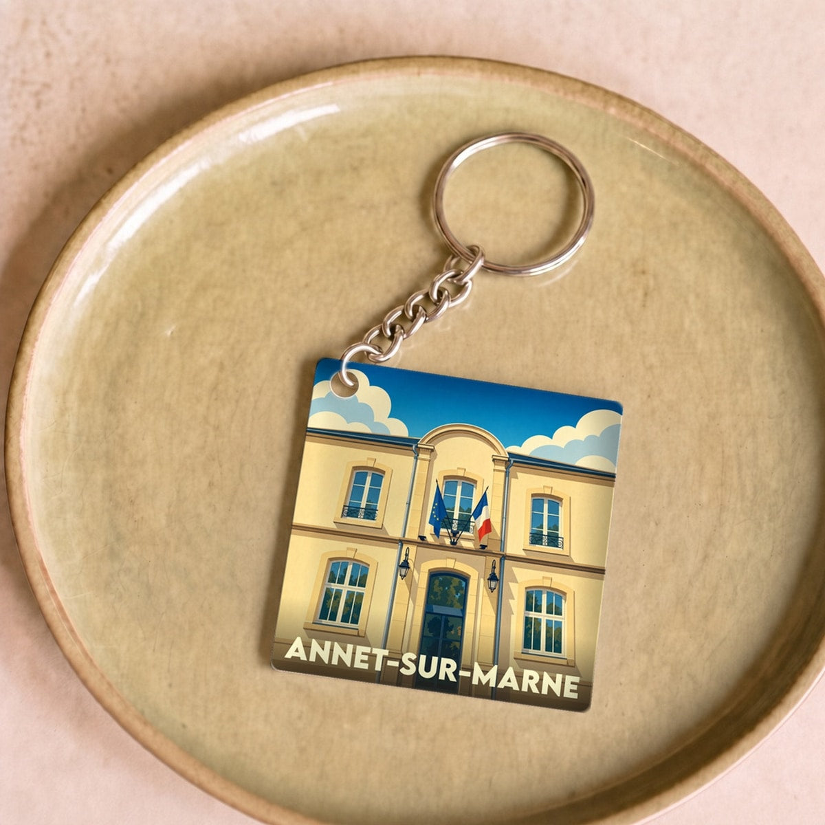 Porte-clés souvenir de la ville d'Annet-sur-Marne avec une illustration stylisée de sa mairie.