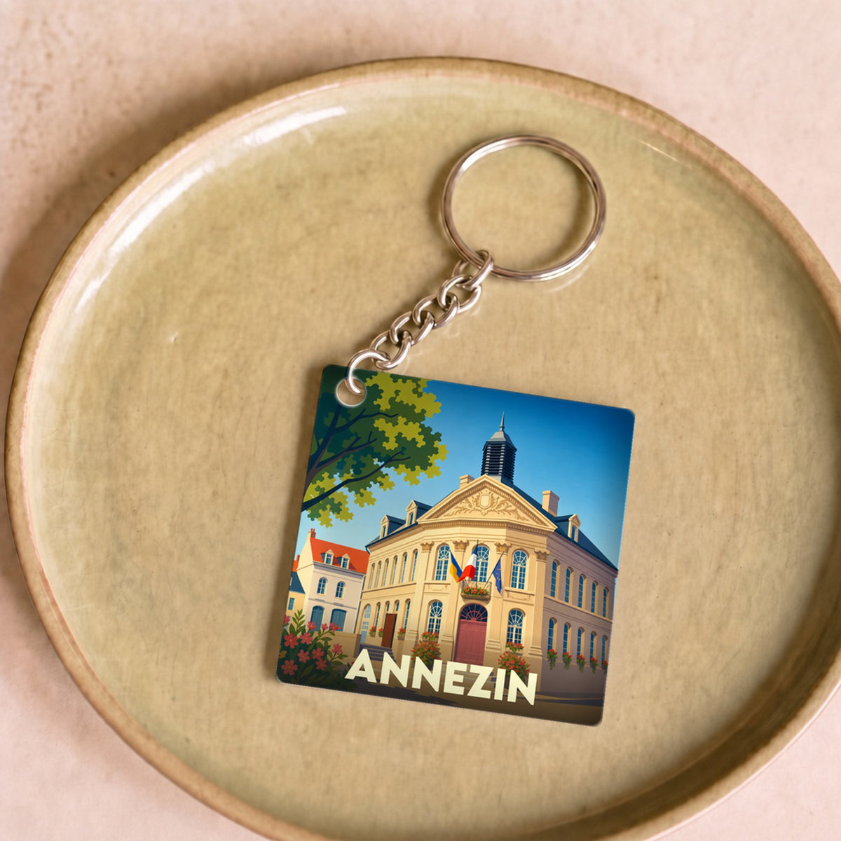 Porte-clés souvenir de la ville d'Annezin avec une illustration stylisée de l'hôtel de ville.