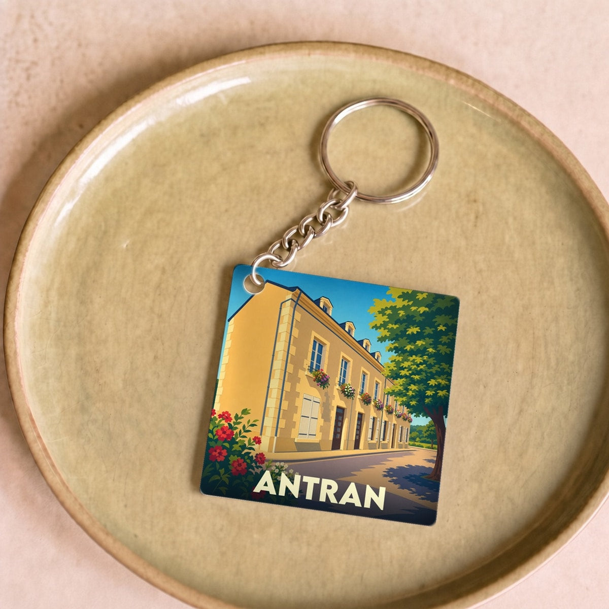 Porte-clés souvenir de la ville de Antran avec une illustration stylisée.